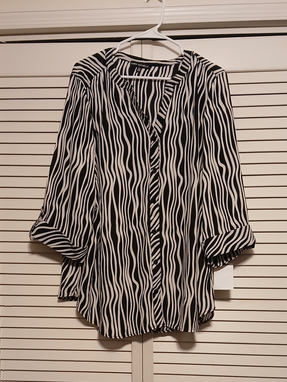 Sara & Michelle Black & White Wavy Stripe Button-Down Blouse